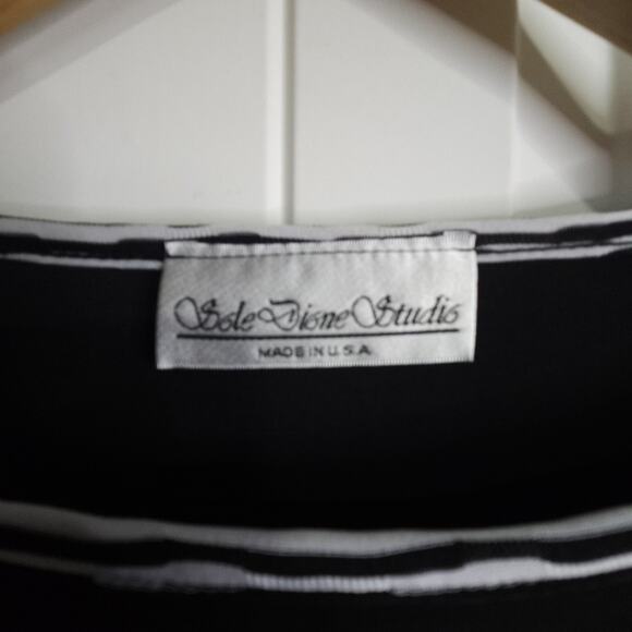 Sole Dione Studio Med Black Tunic With Black & White Striped Details With Fluted - Picture 3 of 6